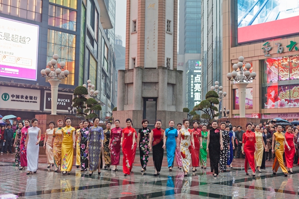 《“渝中”女人的风采》（谭棵棵13635361335）.jpg