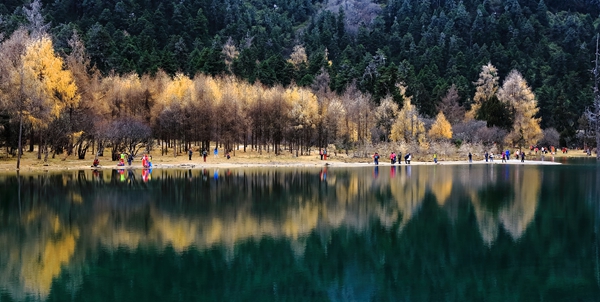 《毕棚沟秋景》 摄影：宋洪治 .jpg