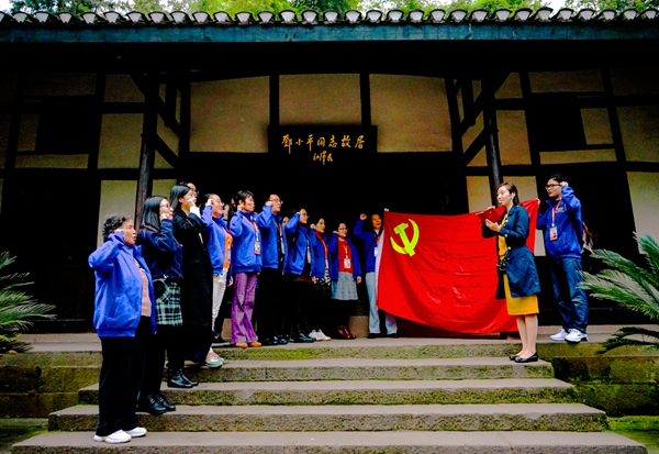 重温入党誓词 做合格党員（侯宗坚13668012235）gg..jpg